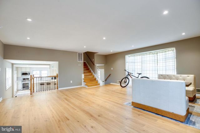 3923 FOREST GROVE DR, Annandale, VA 22003