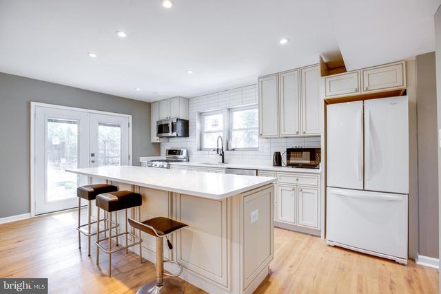 3923 FOREST GROVE DR, Annandale, VA 22003