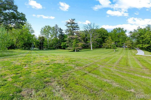 900 Weidman Road, Town And Country, MO 63017