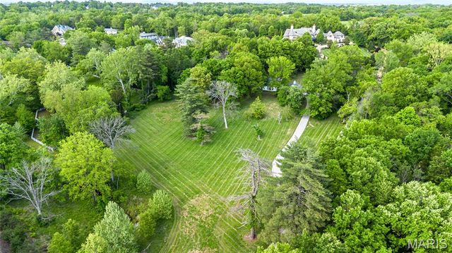 900 Weidman Road, Town And Country, MO 63017