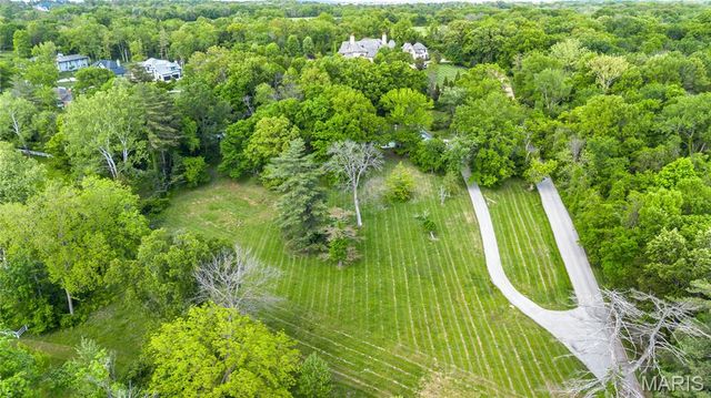 900 Weidman Road, Town And Country, MO 63017