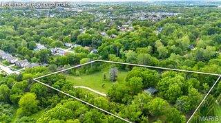 900 Weidman Road, Town And Country, MO 63017