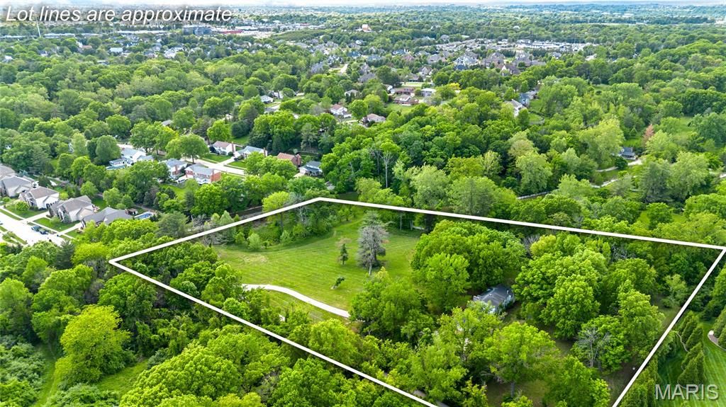 900 Weidman Road, Town And Country, MO 63017