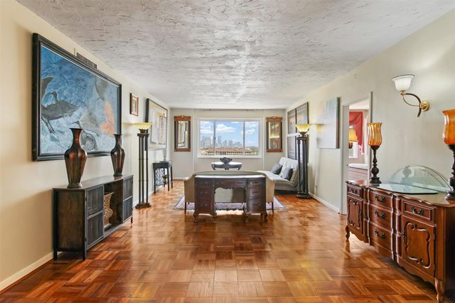 1400 Hermann Drive 11E, Houston, TX 77004