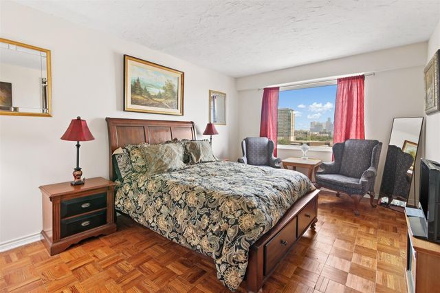 1400 Hermann Drive 11E, Houston, TX 77004