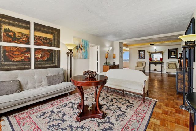 1400 Hermann Drive 11E, Houston, TX 77004