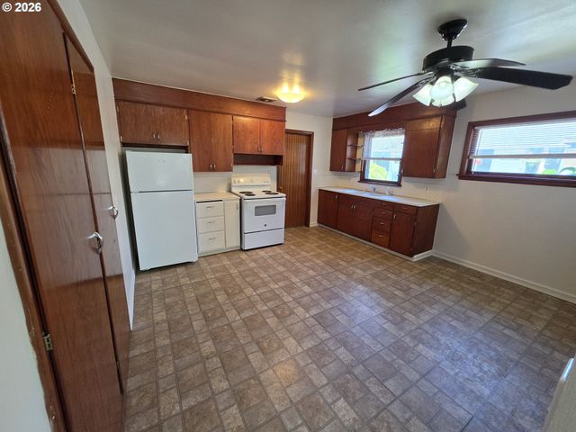 1305 8TH Ave, Longview, WA 98632