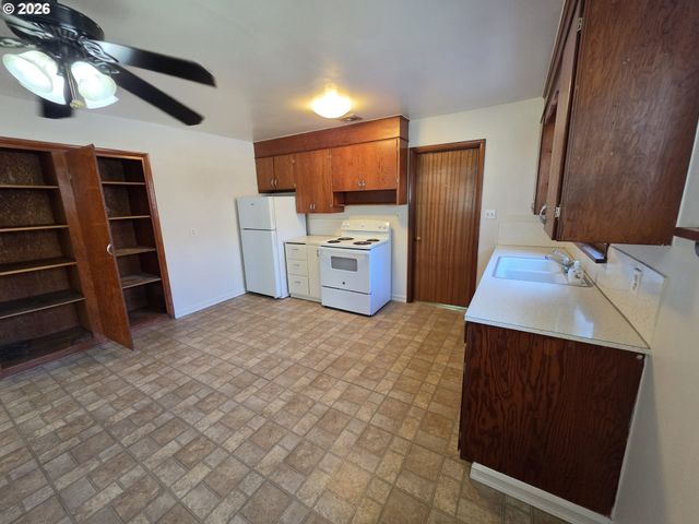 1305 8TH Ave, Longview, WA 98632