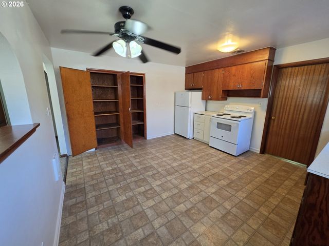 1305 8TH Ave, Longview, WA 98632