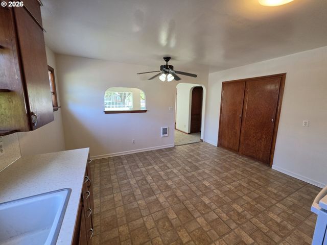 1305 8TH Ave, Longview, WA 98632