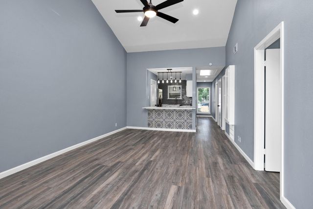 205 Lakeview Terrace 205G, Conroe, TX 77356