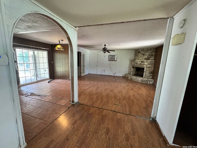 318 SUBLETT DR, San Antonio, TX 78223
