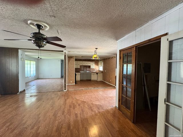 318 SUBLETT DR, San Antonio, TX 78223