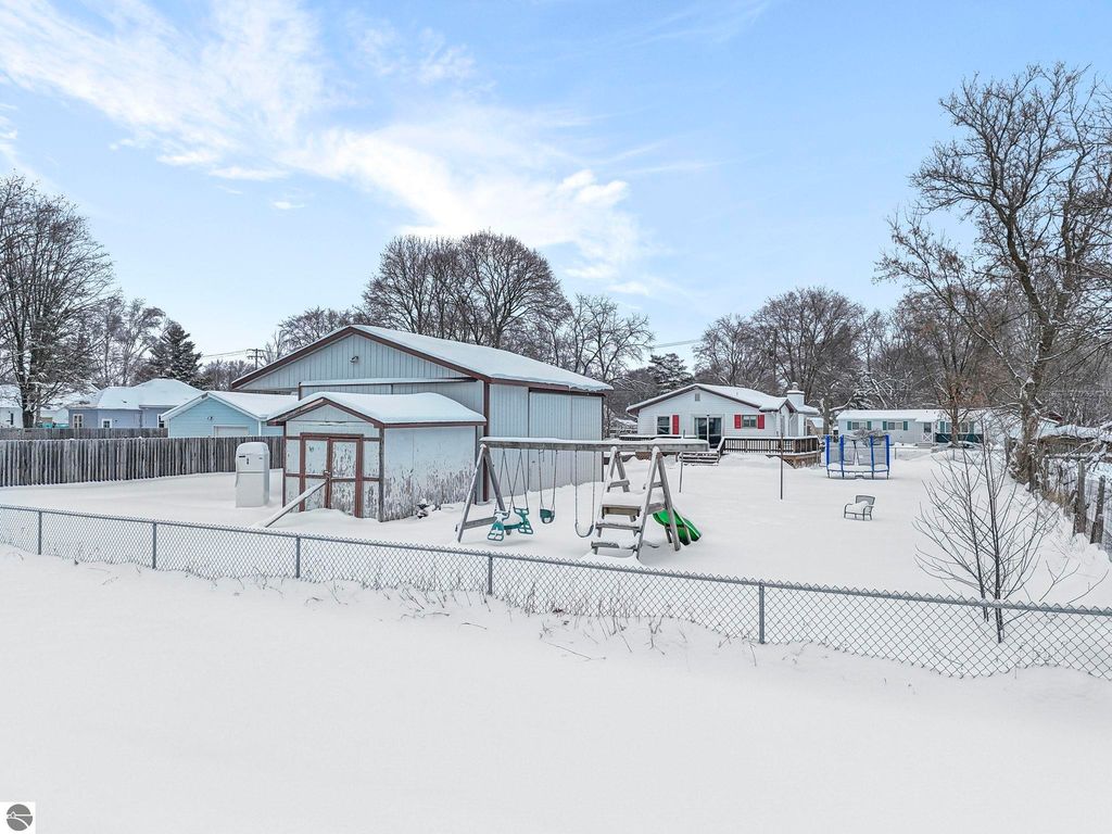 Image 4 of property listing at 439 Colfax Street, Cadillac, MI 49601