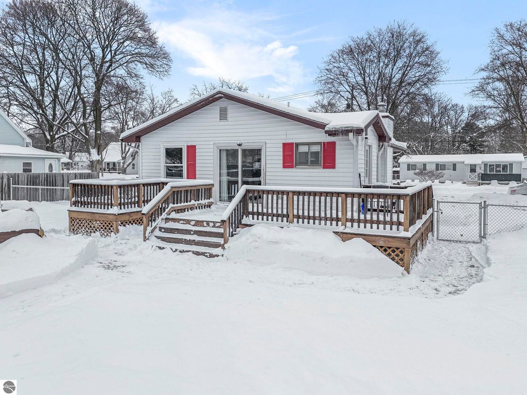 Image 5 of property listing at 439 Colfax Street, Cadillac, MI 49601