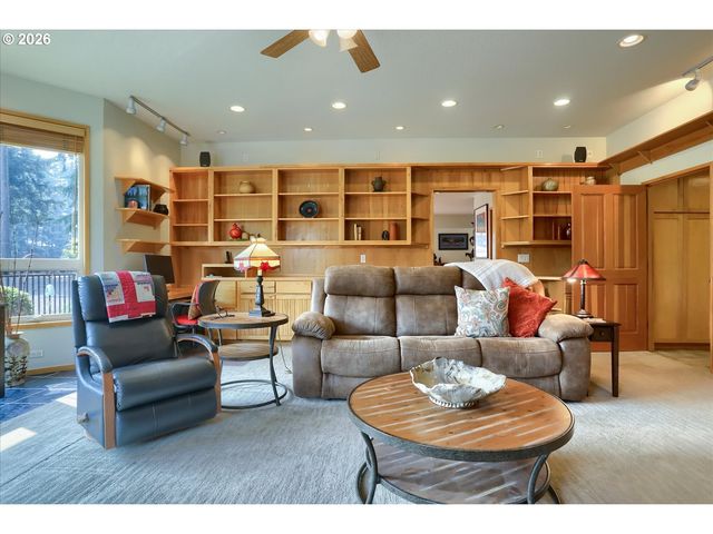 16342 S MOORE Rd, Oregon City, OR 97045