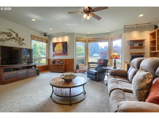 16342 S MOORE Rd, Oregon City, OR 97045