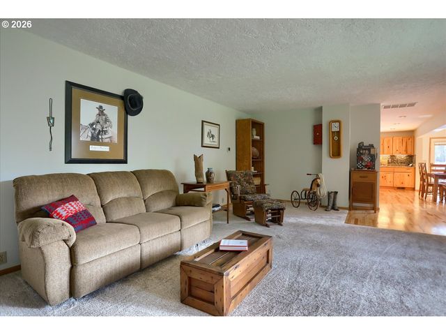 16342 S MOORE Rd, Oregon City, OR 97045