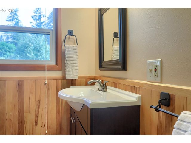 16342 S MOORE Rd, Oregon City, OR 97045