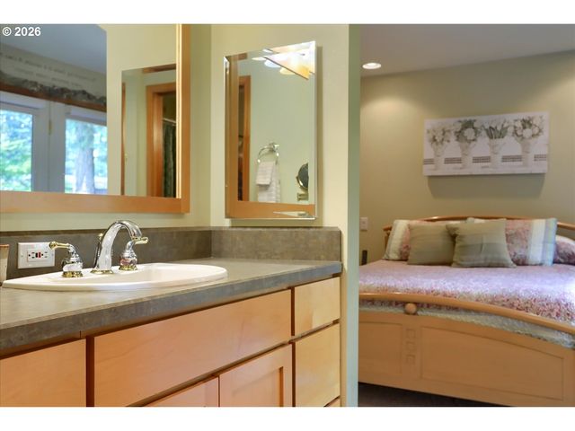 16342 S MOORE Rd, Oregon City, OR 97045