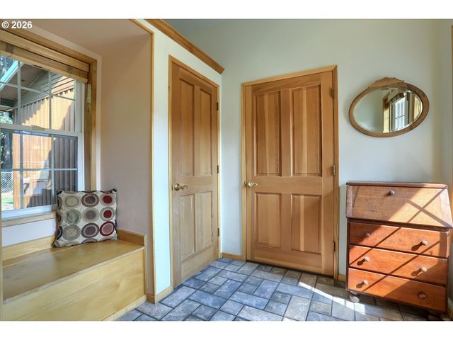 16342 S MOORE Rd, Oregon City, OR 97045