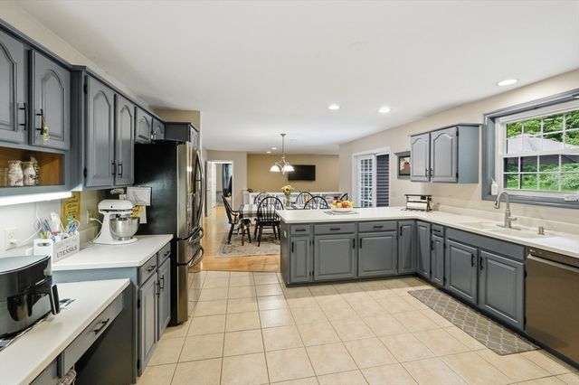 23 Brooks Xing, West Boylston, MA 01583