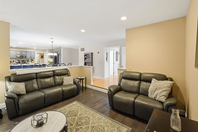 23 Brooks Xing, West Boylston, MA 01583