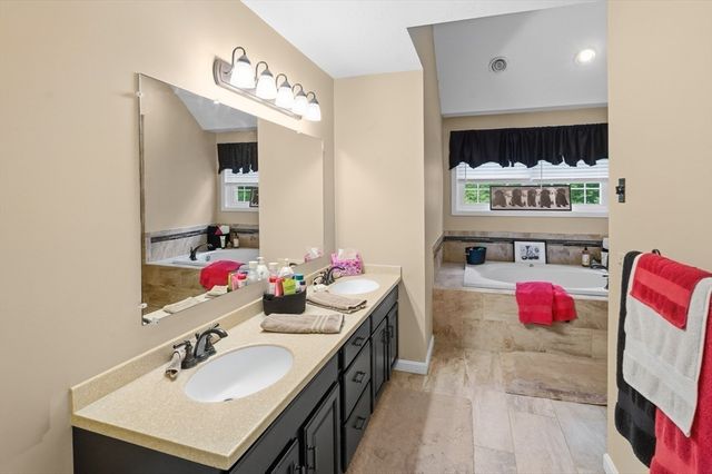 23 Brooks Xing, West Boylston, MA 01583