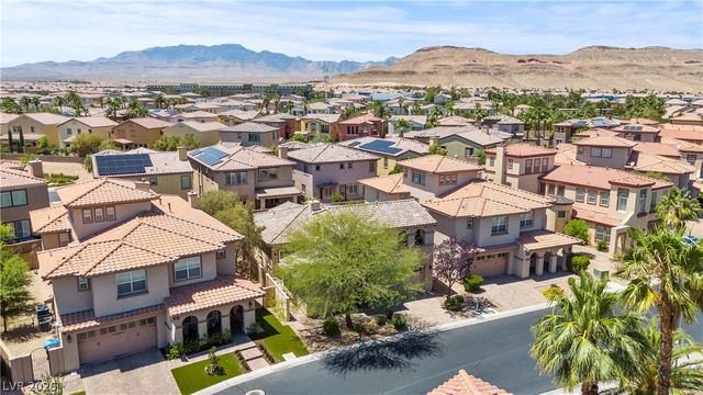 211 Crooked Putter Drive, Las Vegas, NV 89148