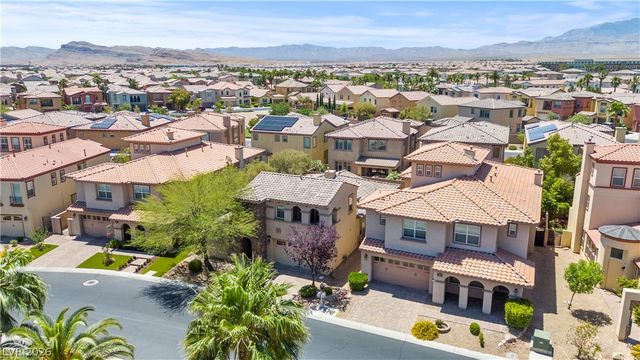 211 Crooked Putter Drive, Las Vegas, NV 89148