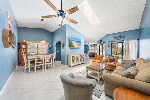 5794 Lonewood Court, Jupiter, FL 33458