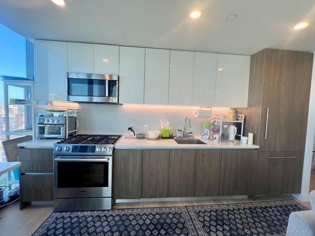 13101 40th Road 18A, Flushing, NY 11354