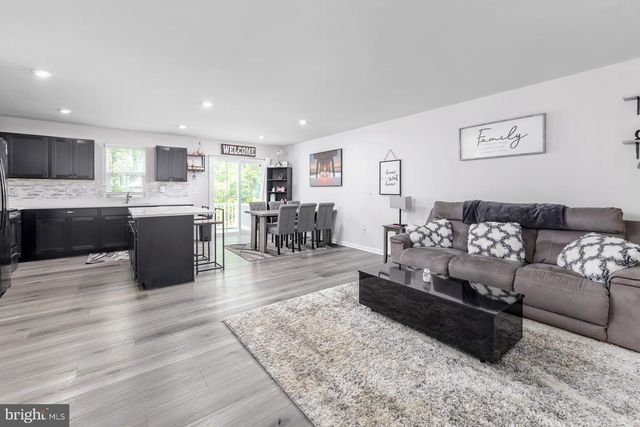 41 SOUTHWIND DR, Blackwood, NJ 08012