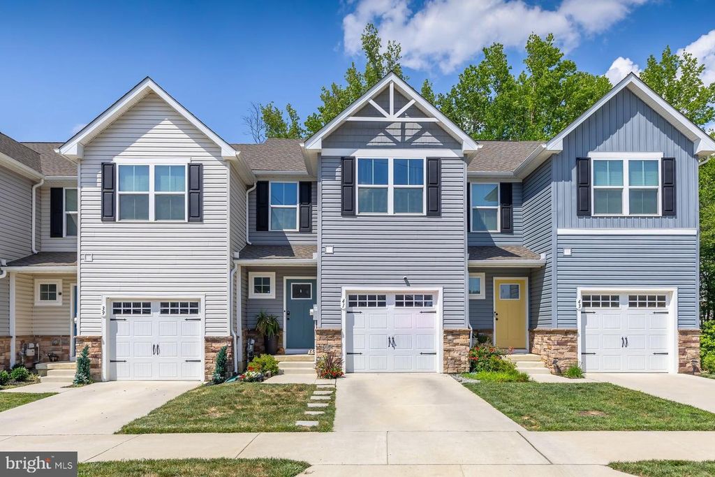41 SOUTHWIND DR, Blackwood, NJ 08012