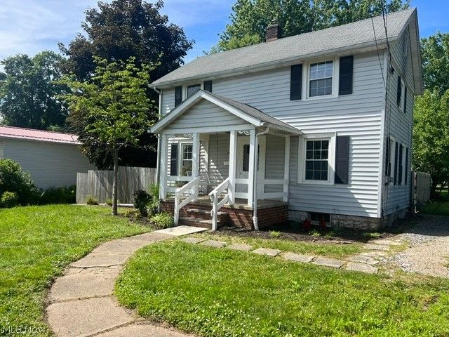 140 South Street NW, Navarre, OH 44662