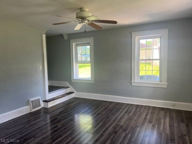 140 South Street NW, Navarre, OH 44662