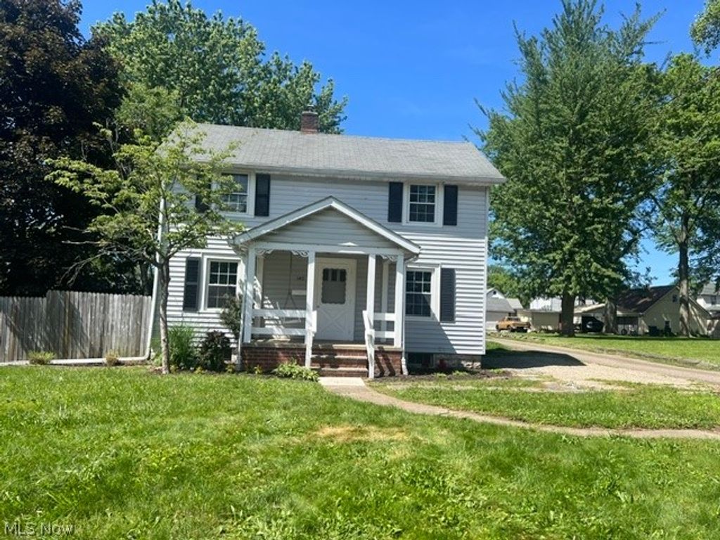 140 South Street NW, Navarre, OH 44662