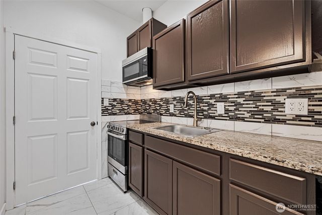 6325 S Eddy Court, Seattle, WA 98118