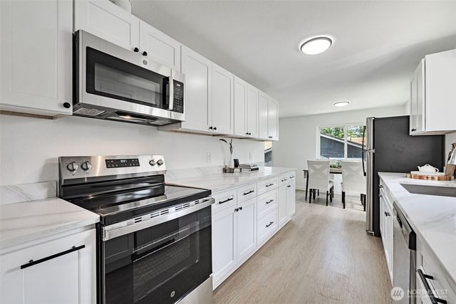 6325 S Eddy Court, Seattle, WA 98118