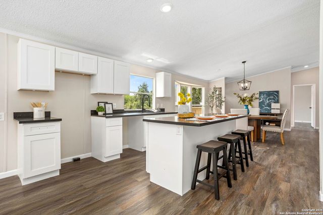 1368 County Road 171, Nixon, TX 78140