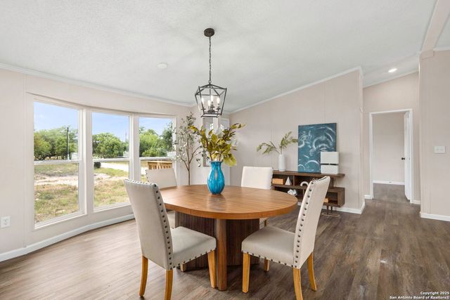 1368 County Road 171, Nixon, TX 78140