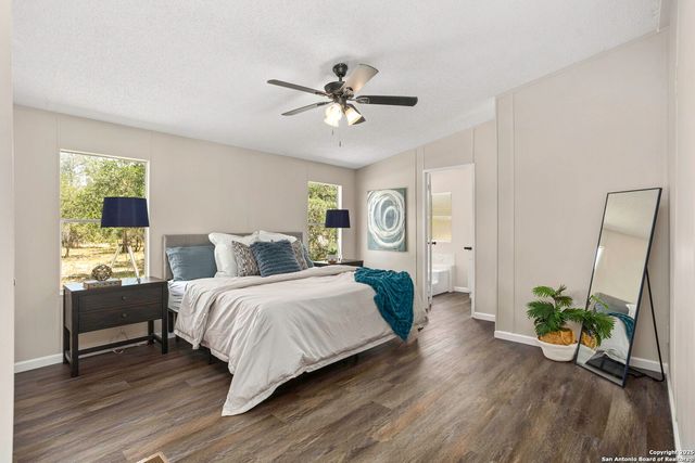 1368 County Road 171, Nixon, TX 78140