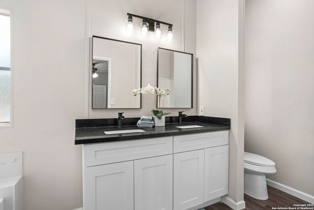 1368 County Road 171, Nixon, TX 78140