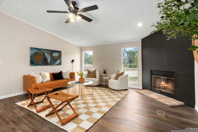 1368 County Road 171, Nixon, TX 78140