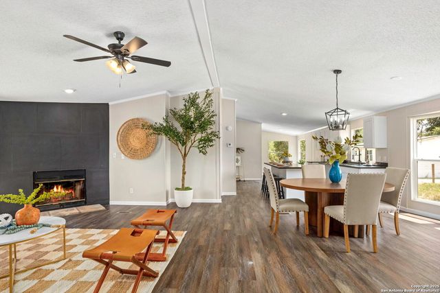 1368 County Road 171, Nixon, TX 78140