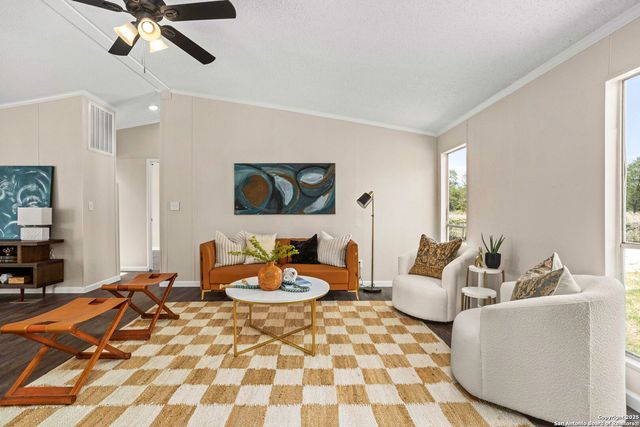 1368 County Road 171, Nixon, TX 78140