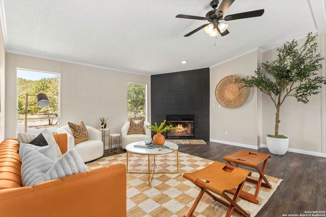 1368 County Road 171, Nixon, TX 78140