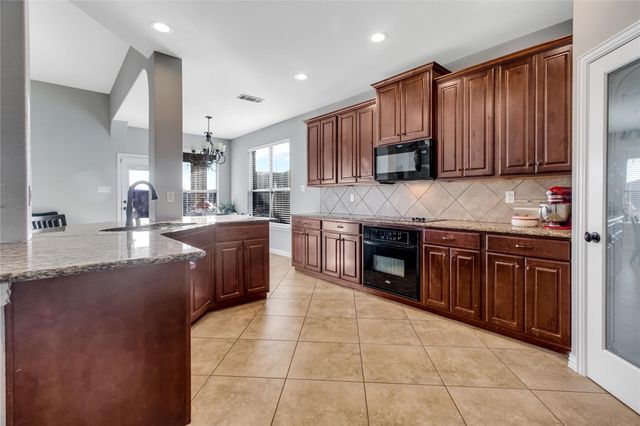 208 Atlantic Avenue, Waxahachie, TX 75165