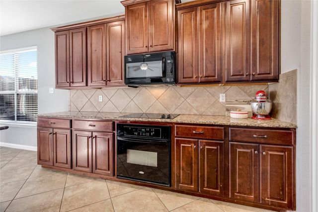 208 Atlantic Avenue, Waxahachie, TX 75165