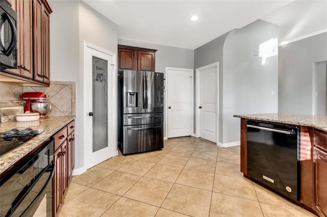 208 Atlantic Avenue, Waxahachie, TX 75165